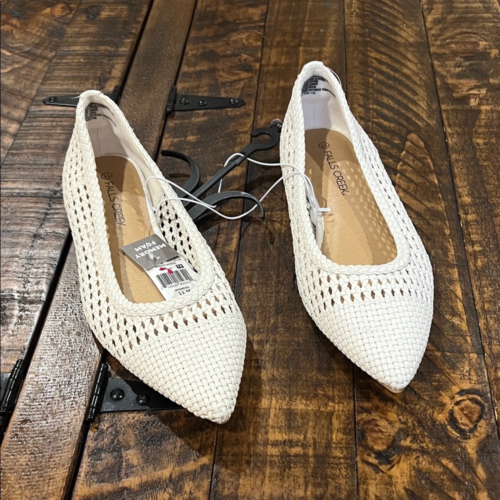 White Woven Pointed Flats by Falls Creek size 11 - Picture 3 of 9